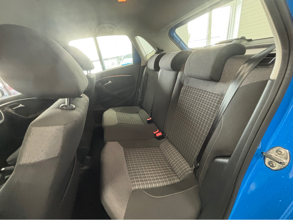 2015 Volkswagen Polo - image 11