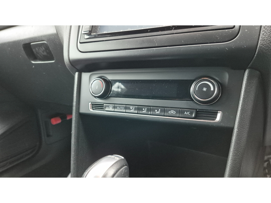 2016 Volkswagen Polo - image 23