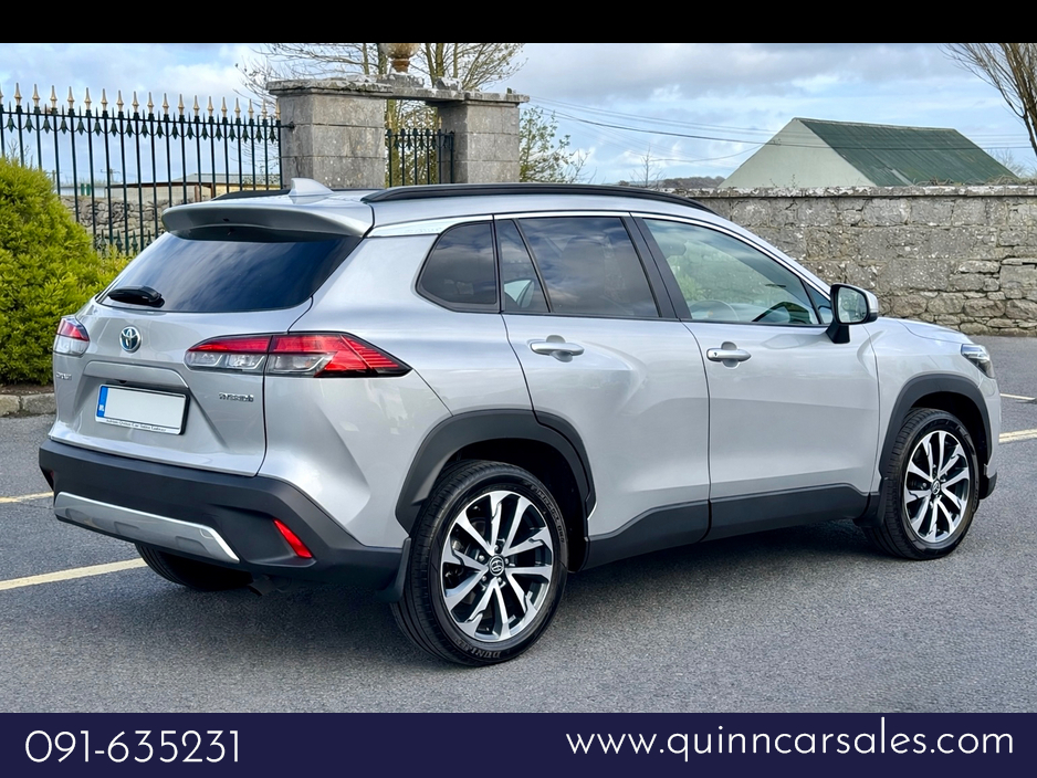 2024 Toyota Corolla Cross - image 3