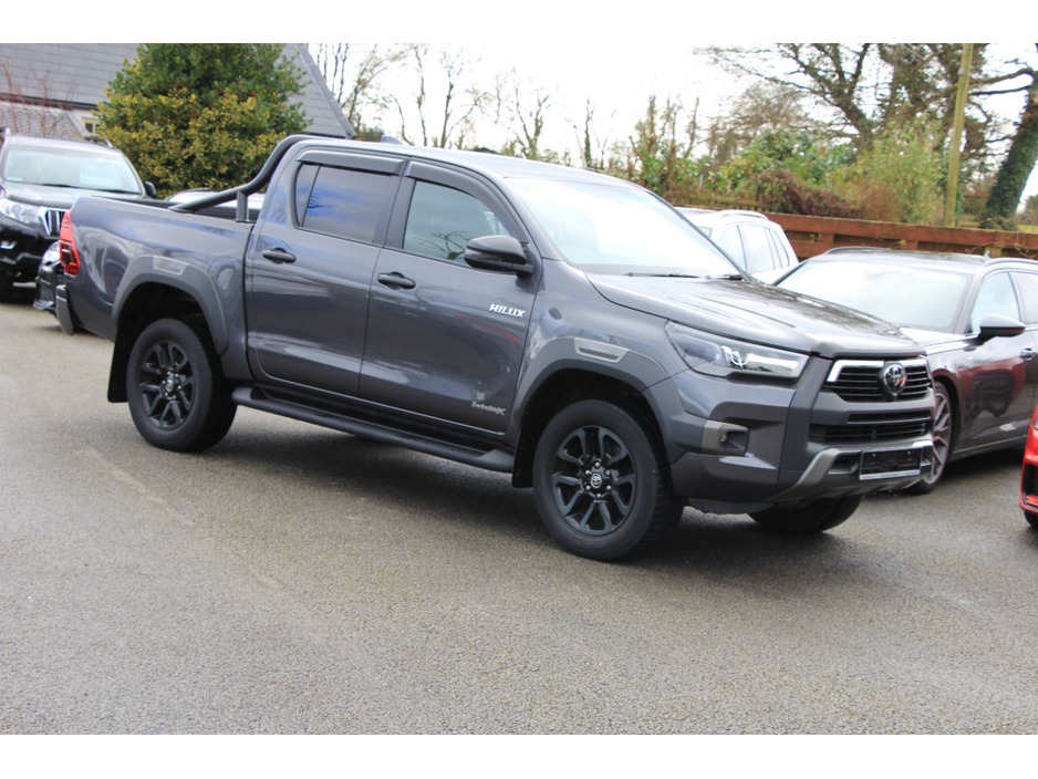 2023 Toyota Hilux - image 8