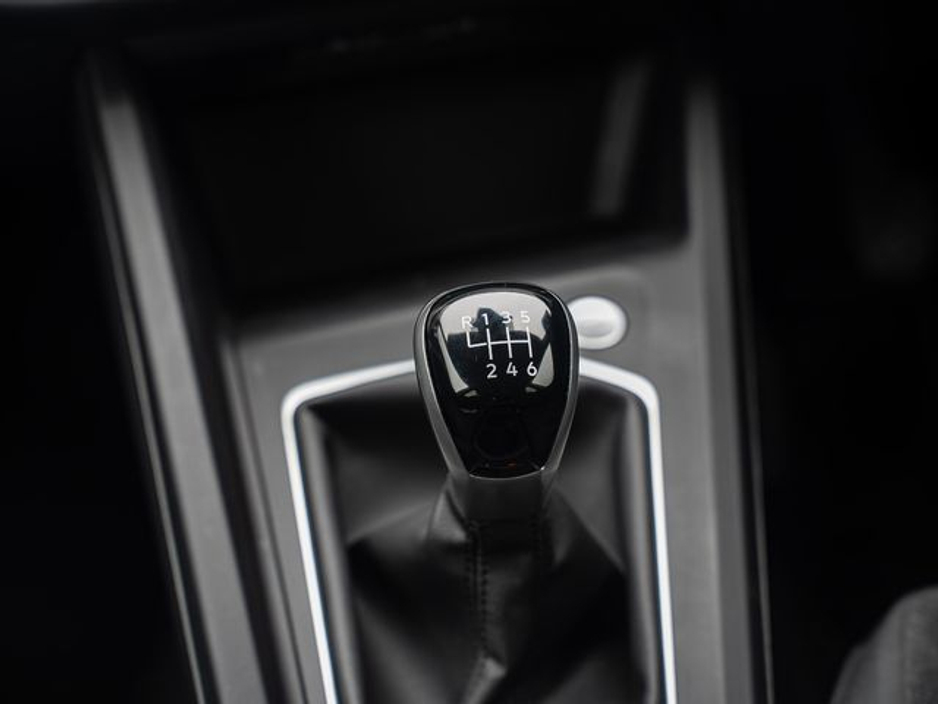 2023 Volkswagen Golf - image 7