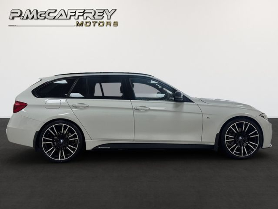 2016 BMW 3 Series - image 4