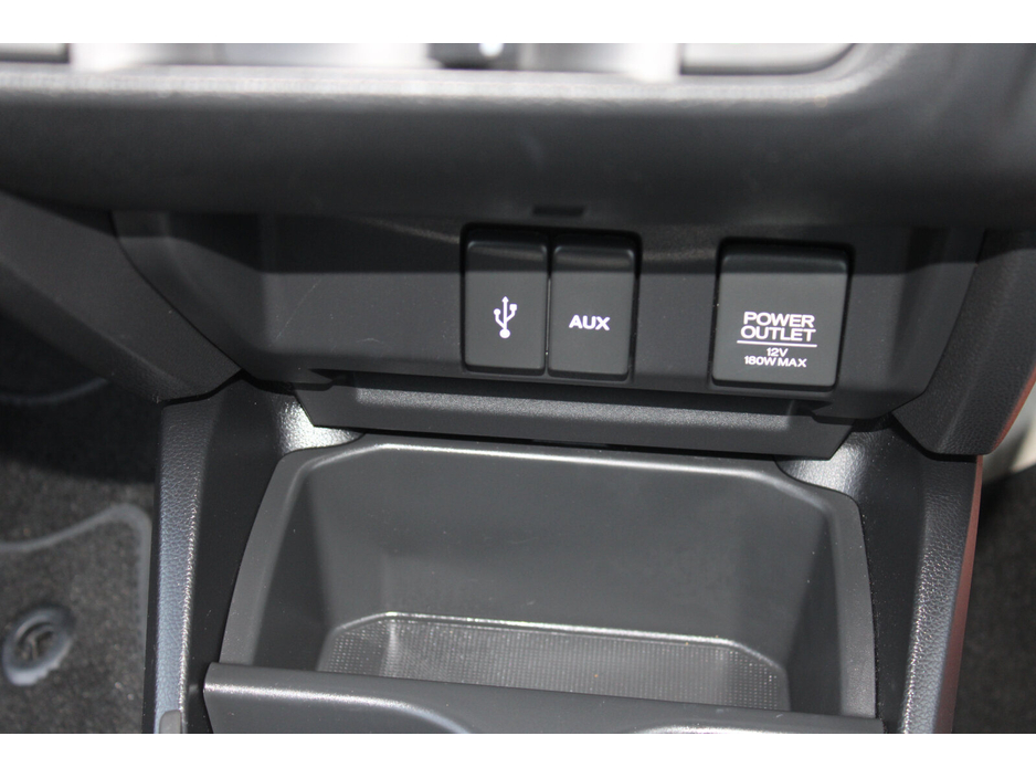 2017 Honda Jazz - image 14