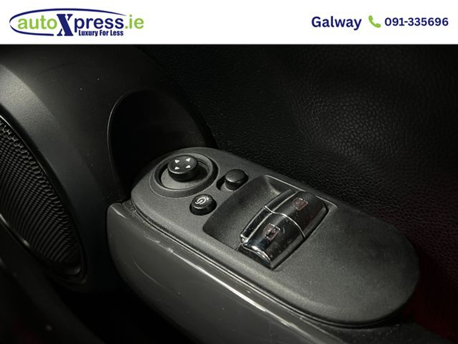 2017 MINI Cooper D - image 24