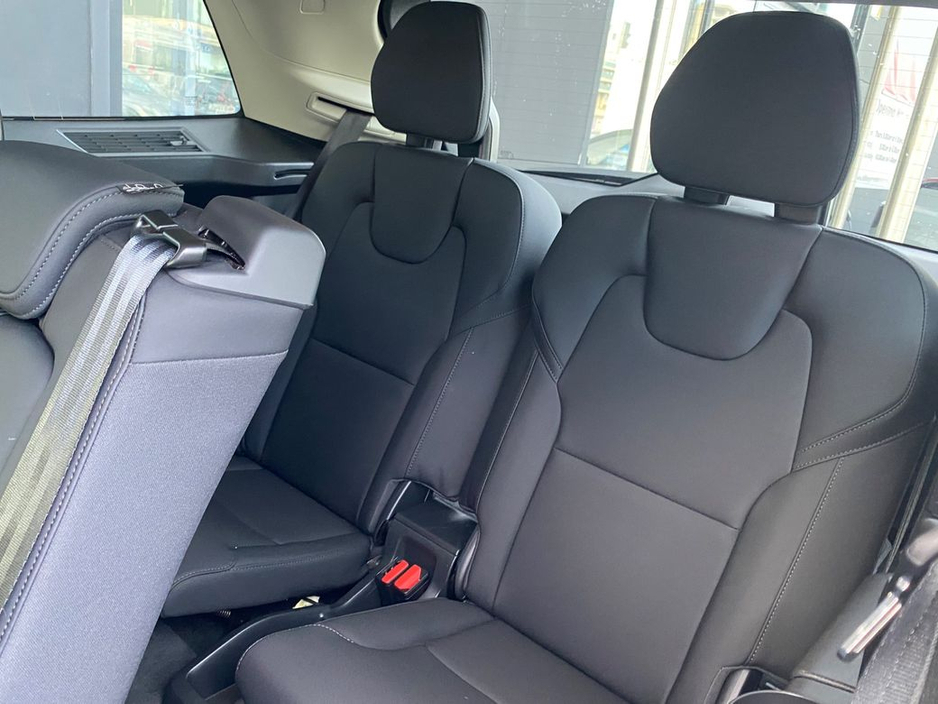 2025 Volvo XC90 - image 18