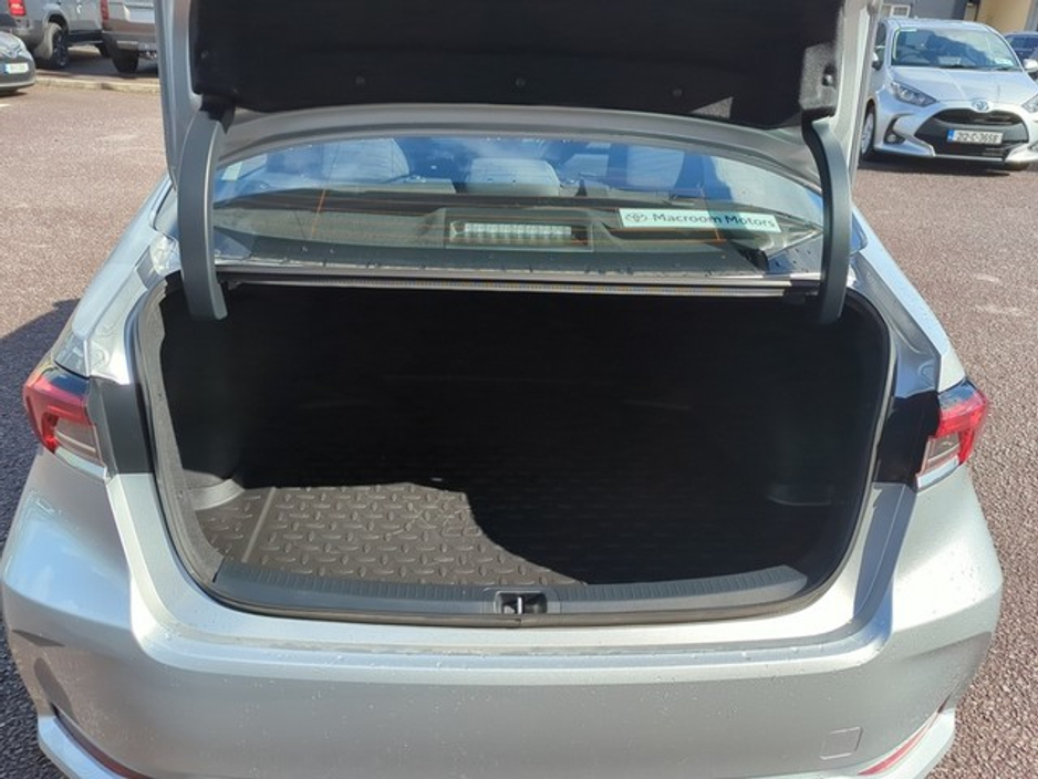 2023 Toyota Corolla - image 10