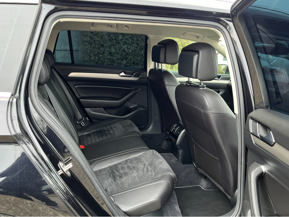 2019 Volkswagen Passat - image 10