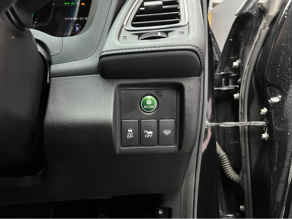 2014 Honda Vezel €14950 2014 HONDA VEZEL HYBRID Z 1.5 AUTOMATIC / CRUISE CONTROL / REVERSE CAMERA / HEATED SEATS €14,950