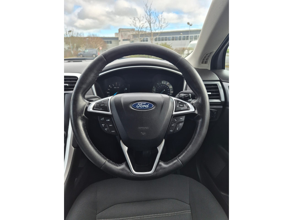 2017 Ford Mondeo - image 17