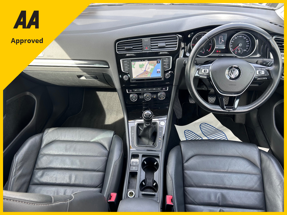 2016 Volkswagen Golf - image 2