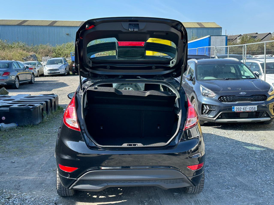 2016 Ford Fiesta - image 13