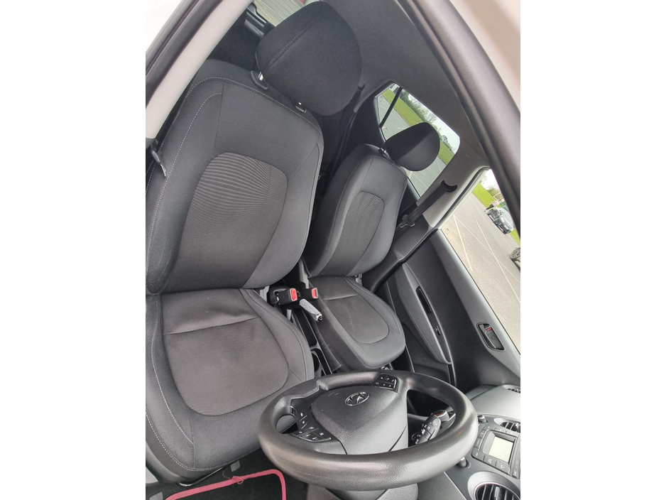 2017 Hyundai i10 - image 12