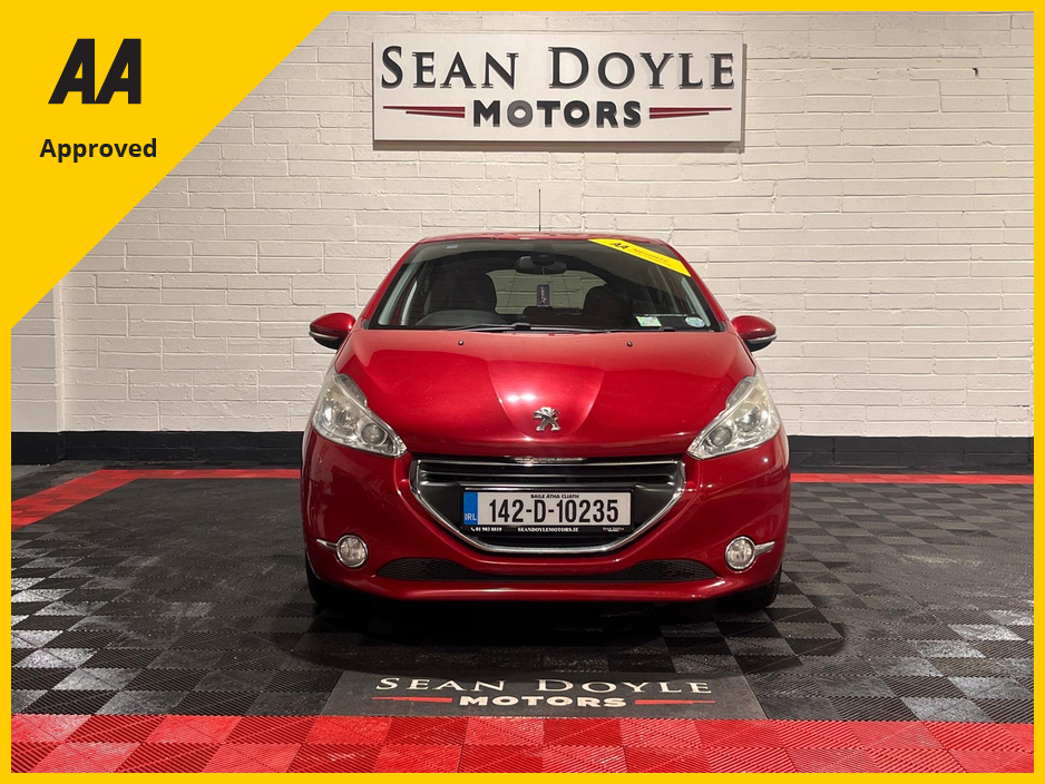 2014 Peugeot 208 - image 2