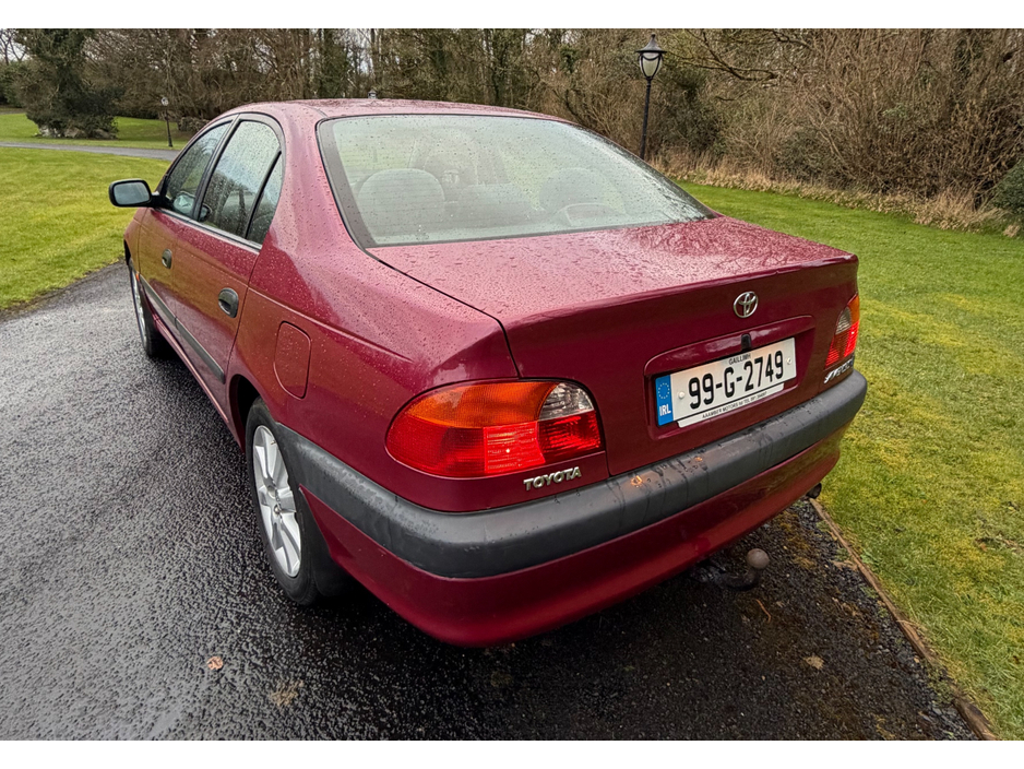 1999 Toyota Avensis - image 8
