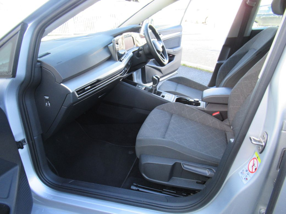 2024 Volkswagen Golf Life 2.0 TDI 115HP 5DR €30,950