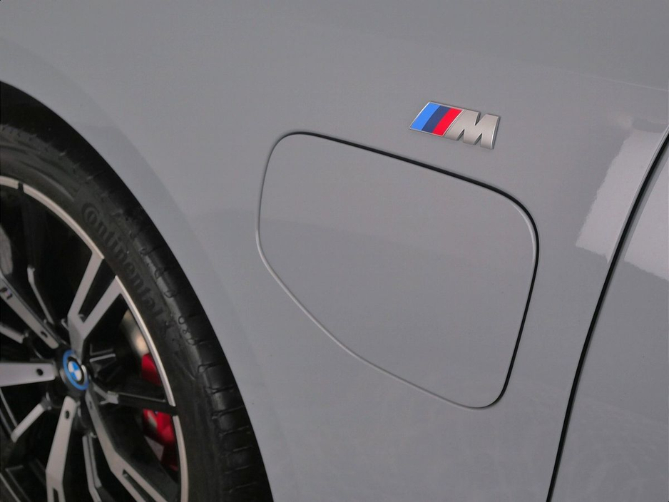 2024 BMW 5 Series - image 25