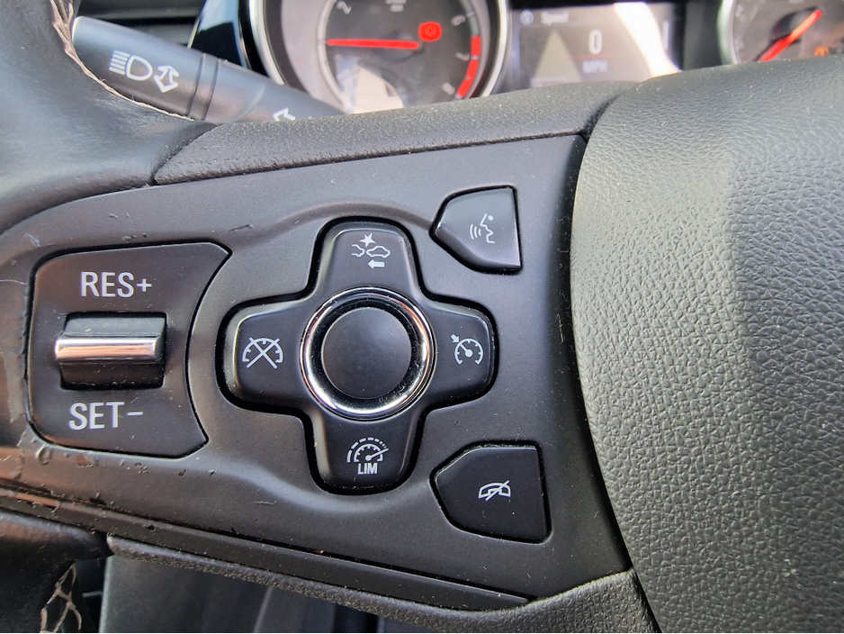 2017 Opel Astra - image 14