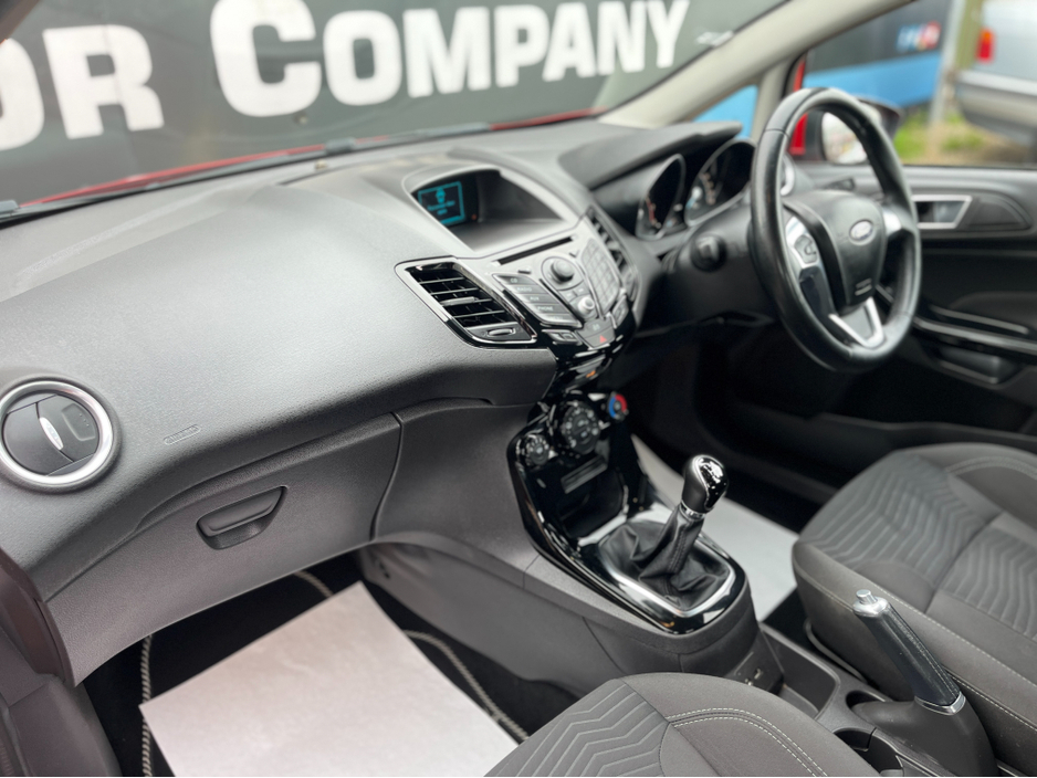 2014 Ford Fiesta - image 10
