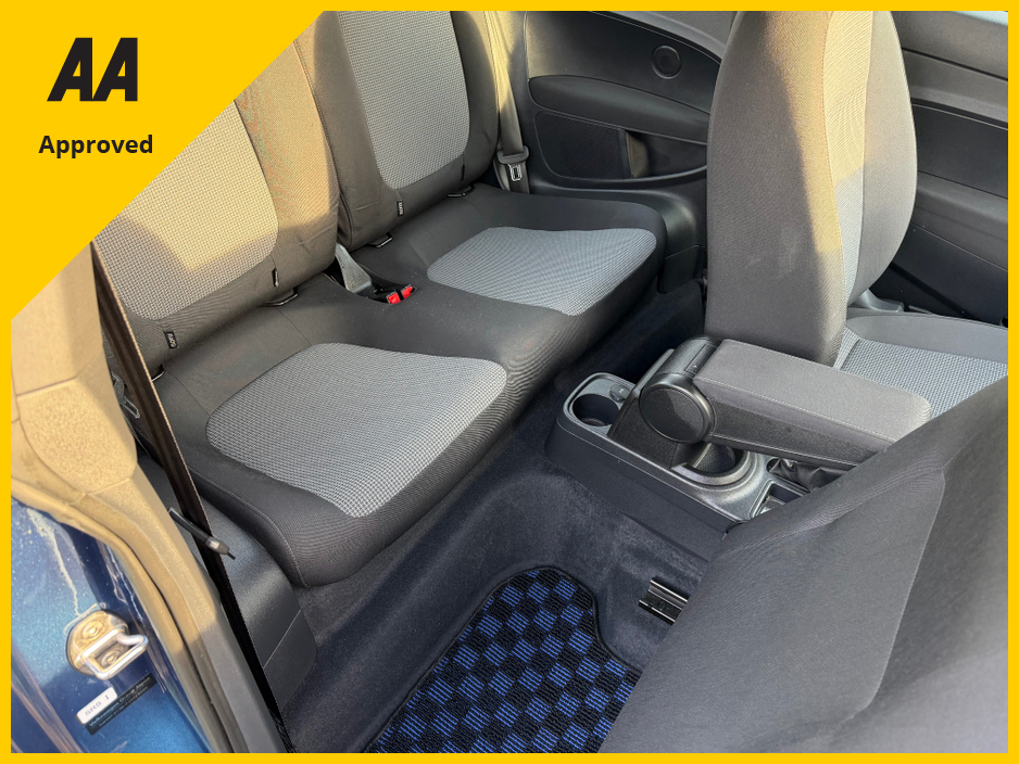 2017 Volkswagen Beetle - image 10