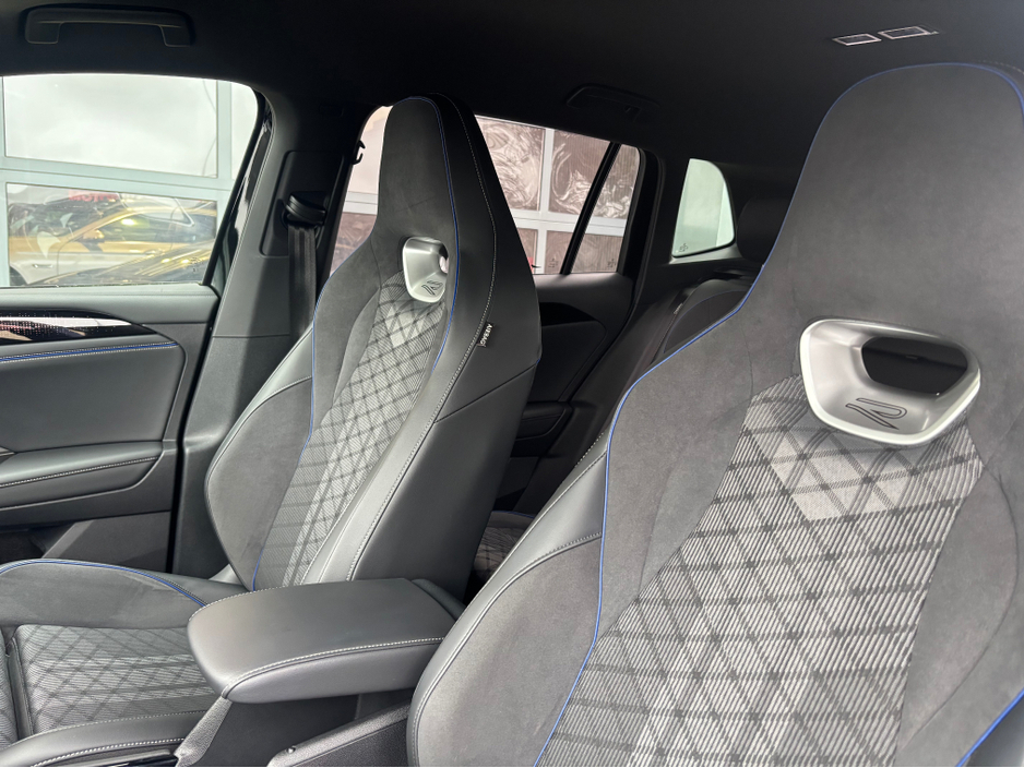 2025 Volkswagen Tiguan R-LINE ETSI S-A TSI DSG €49,900