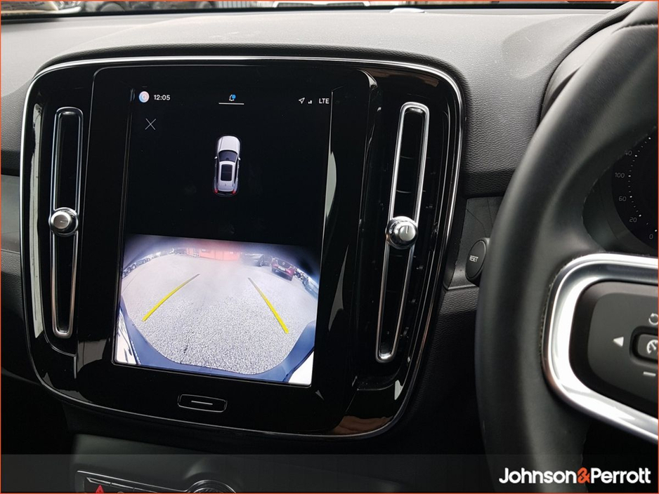 2024 Volvo XC40 - image 21