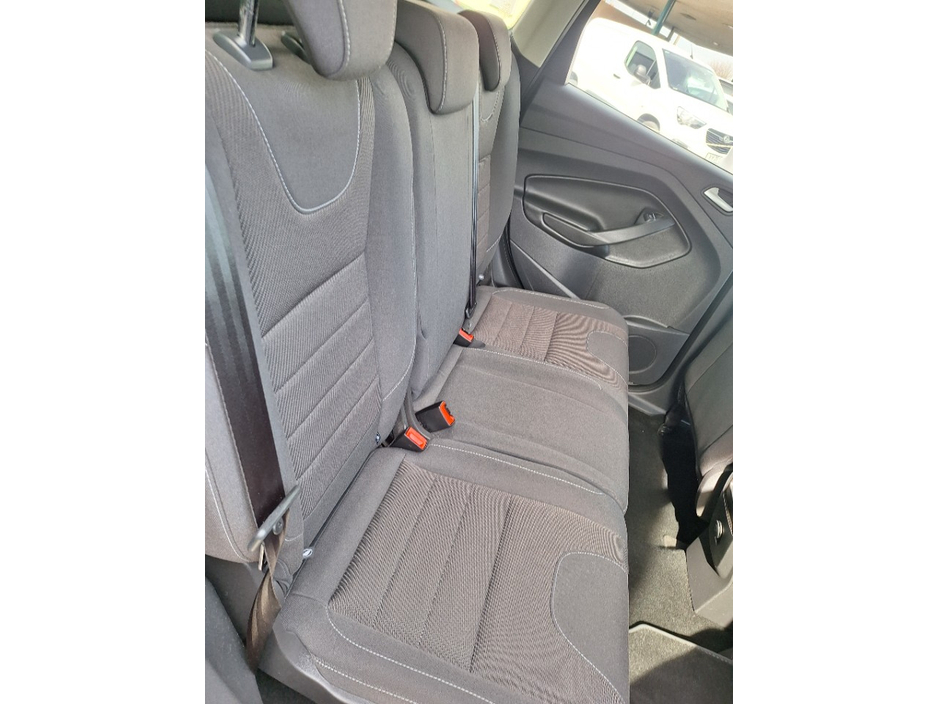 2016 Ford Kuga - image 11