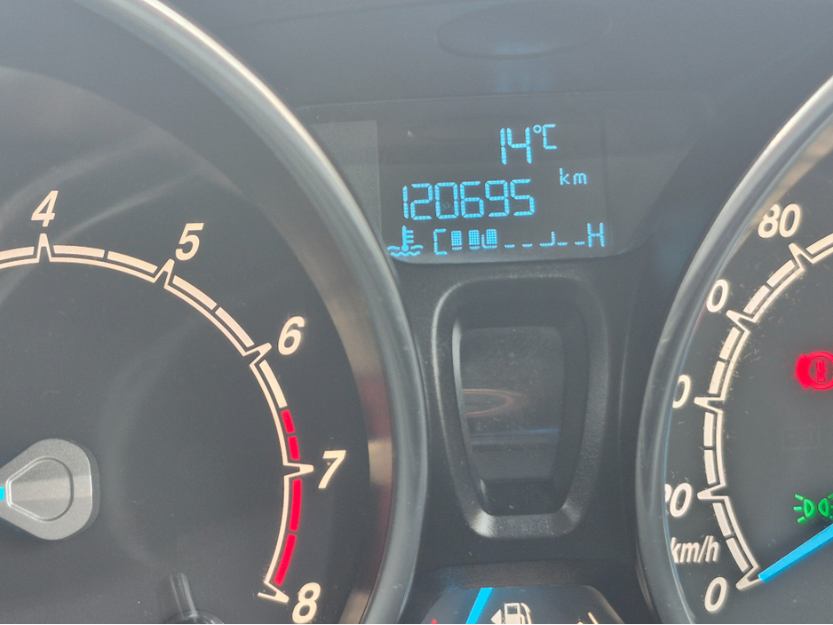 2016 Ford Fiesta - image 6