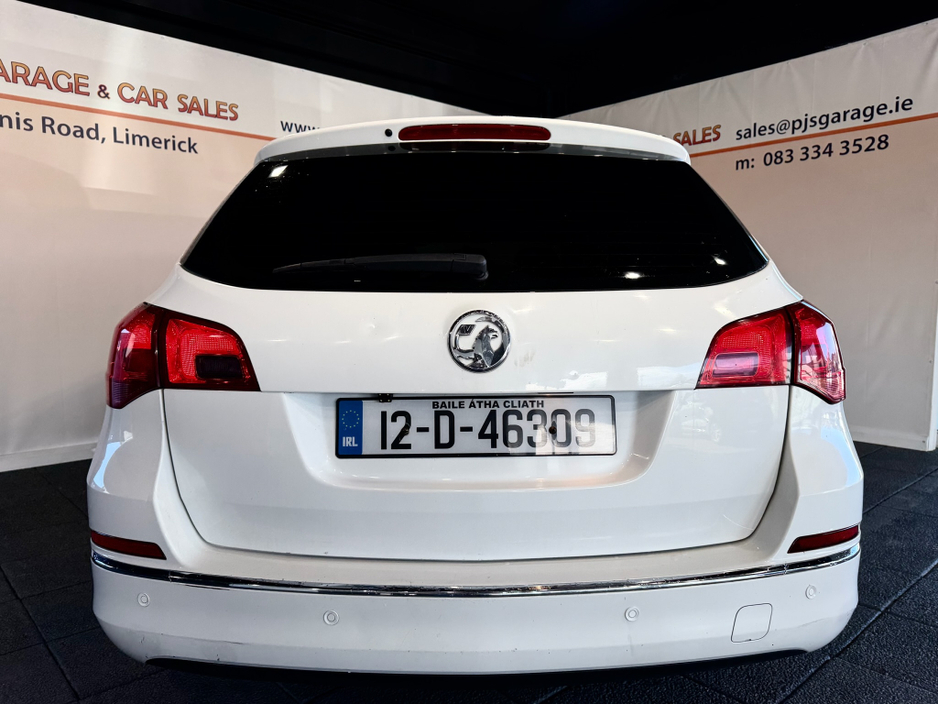 2012 Opel Astra - image 6