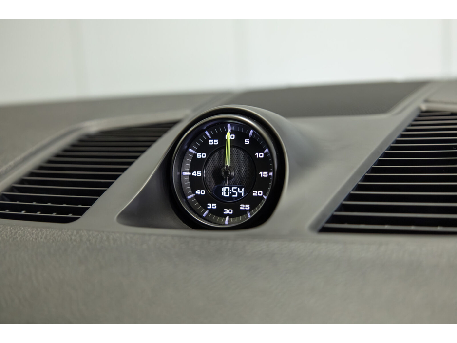 2022 Porsche Cayenne  €59,999