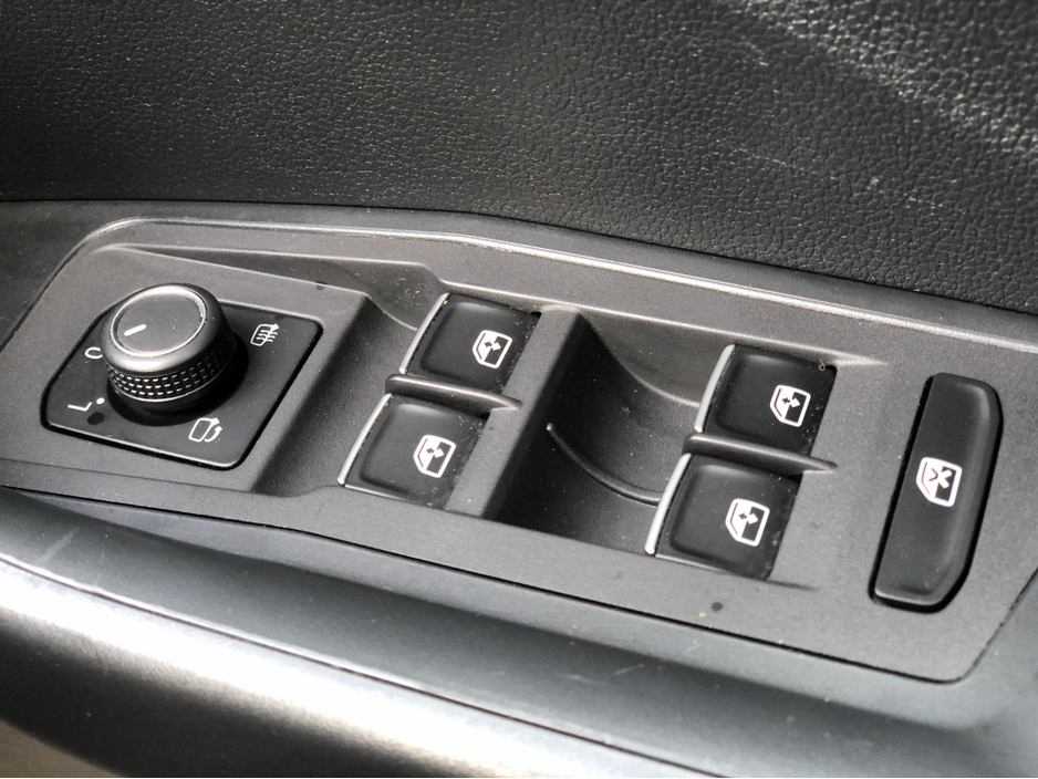 2019 Volkswagen T-Roc - image 19