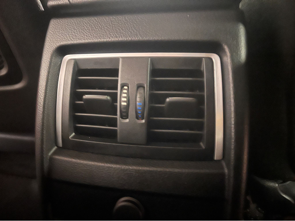 2016 BMW 3 Series - image 26