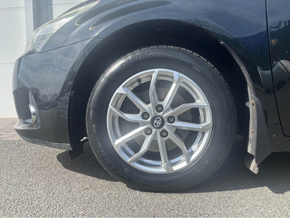 2014 Toyota Avensis - image 13