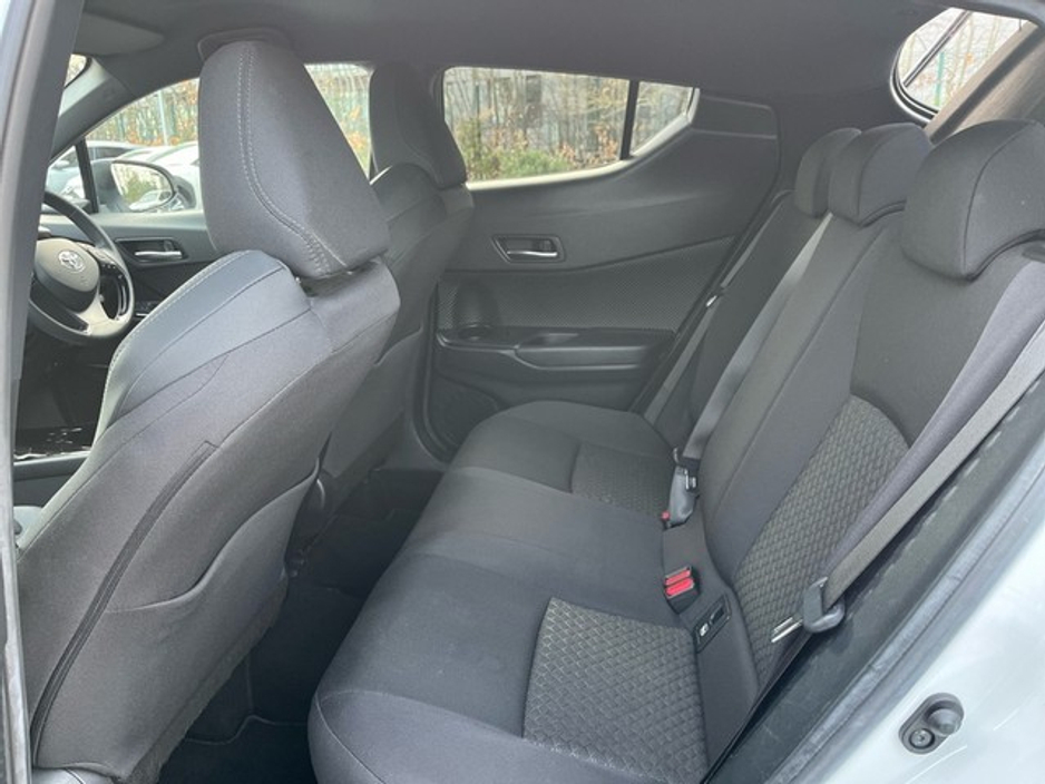 2023 Toyota C-HR - image 7