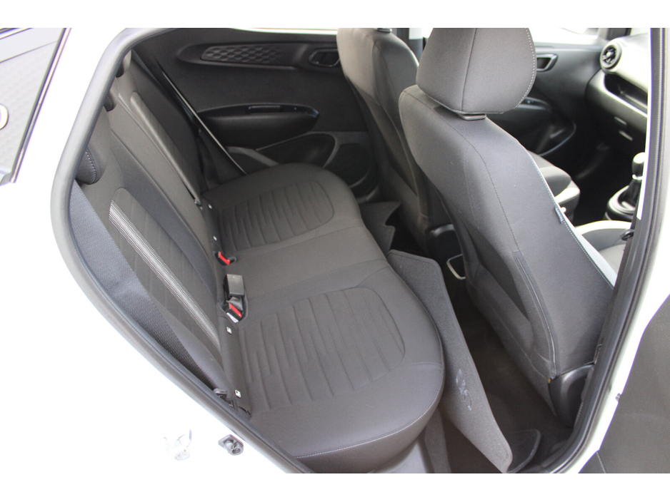 2022 Hyundai i10 - image 23