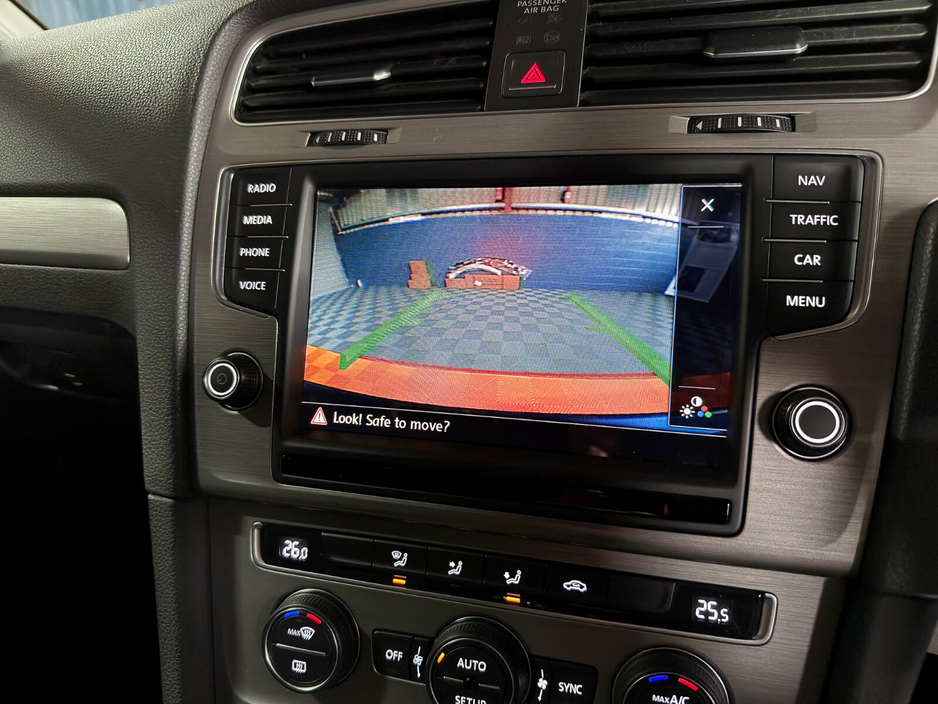 2014 Volkswagen Golf - image 5