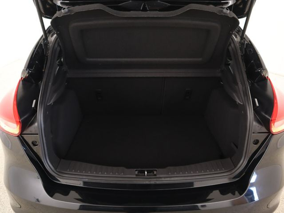 2017 Ford Focus - image 12