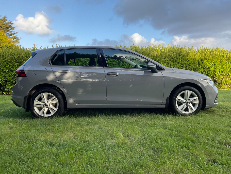 2022 Volkswagen Golf - image 11