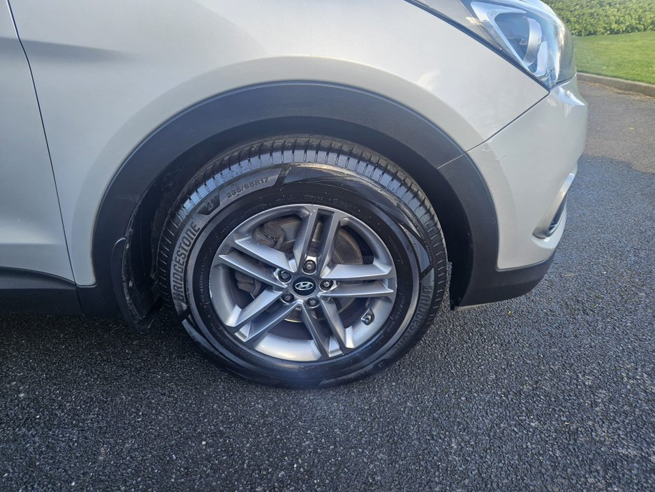 2017 Hyundai Santa Fe - image 13