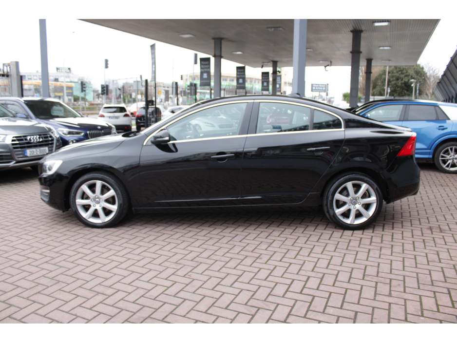 2017 Volvo S60 - image 7