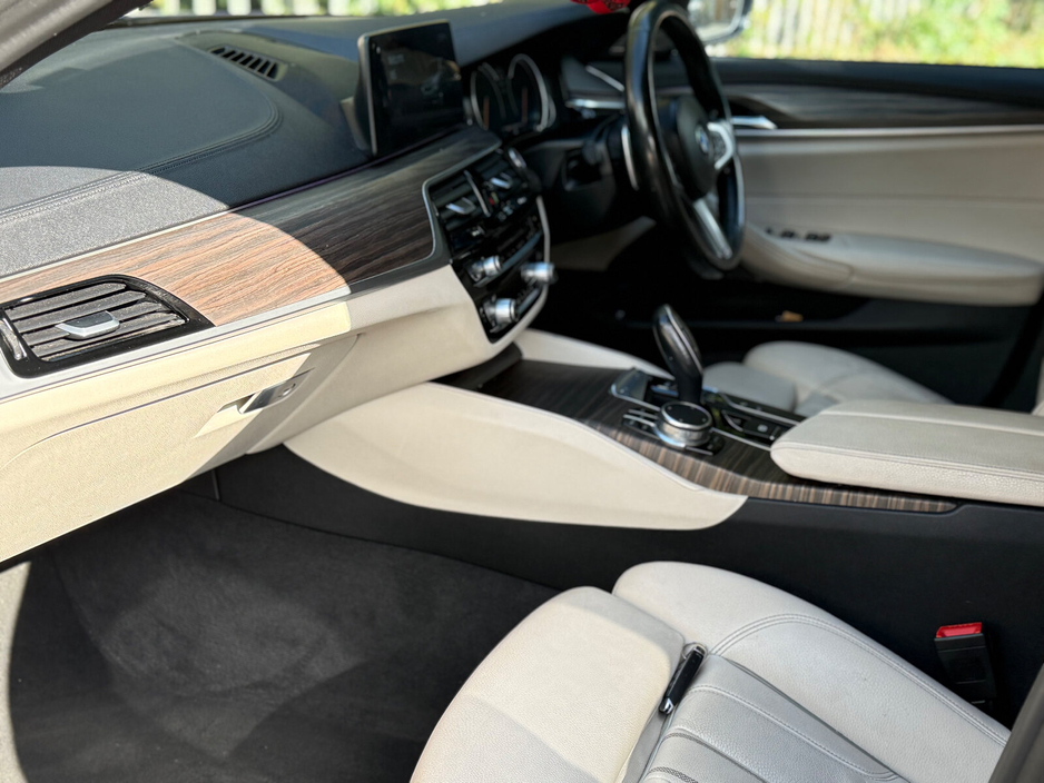 2017 BMW 5 Series - image 14