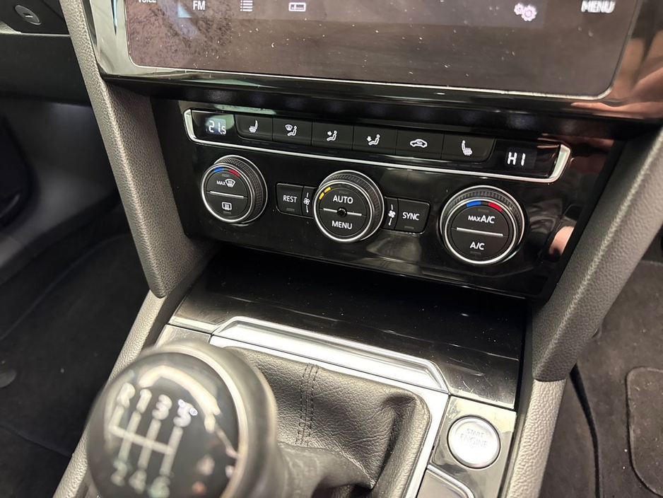 2019 Volkswagen Passat - image 18