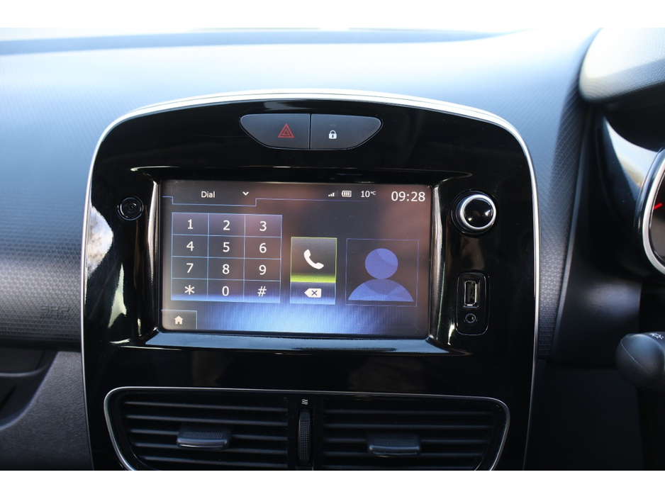 2017 Renault Clio - image 19