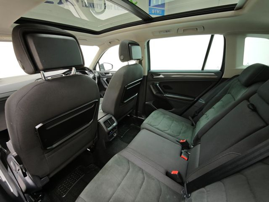 2017 Volkswagen Tiguan - image 20