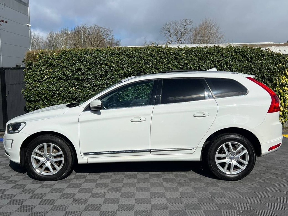 2017 Volvo XC60 - image 5