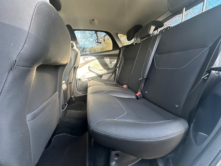 2017 Ford Focus - image 12