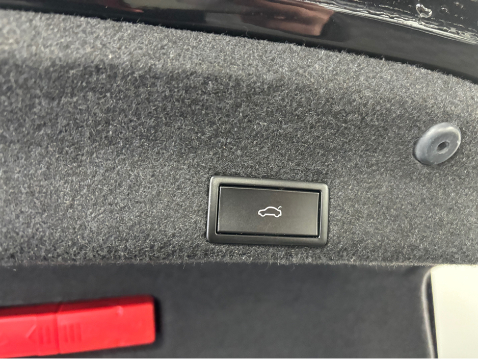 2017 Volkswagen Passat - image 12