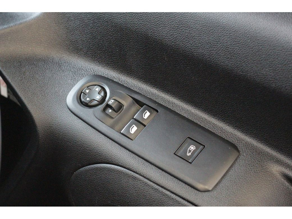 2023 Peugeot Partner - image 15