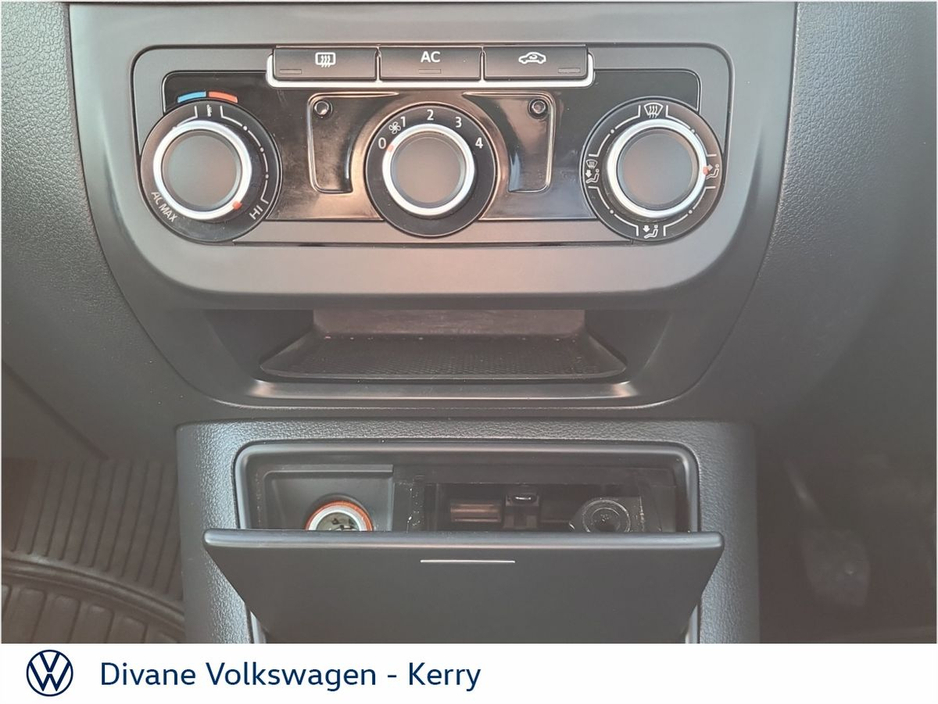 2012 Volkswagen Golf Plus - image 17