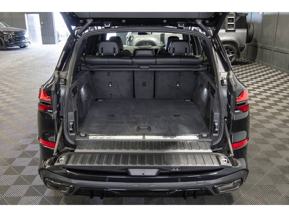 2025 BMW X5 - image 13