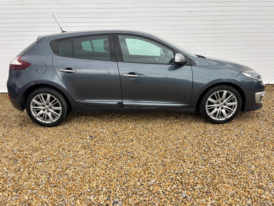 2016 Renault Megane - image 6